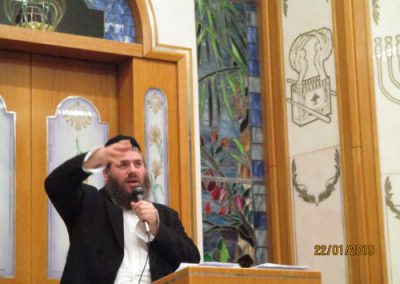הרב ישראל רוט בדרשה בישיבה 2